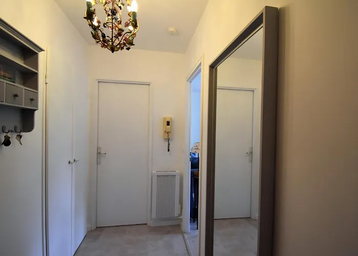 A Proche Et Centre - Fr-1-420-79 *